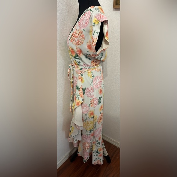 Yumi Kim Weekender Ivory Santorini Hydrangea Wrap Dress - Small - Picture 4 of 10